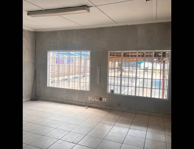 3,569M² BUSINESS TO LET IN FONTAINEBLEAU